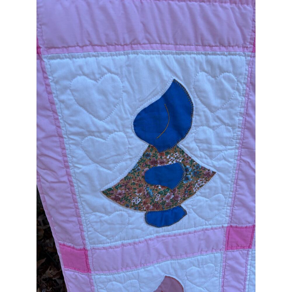 Quilt sunbonnet Sue pattern homemade cozycore cottagecore country pink white ￼ - Picture 3 of 7